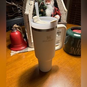 40 oz Cream Stanley, brand new!